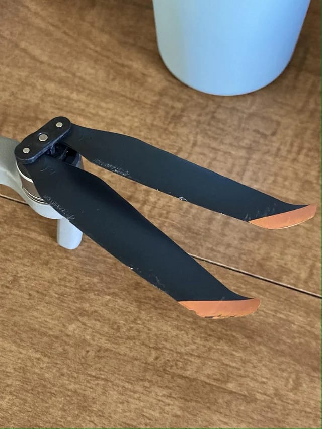 Elice deteriorată la o dronă DJI