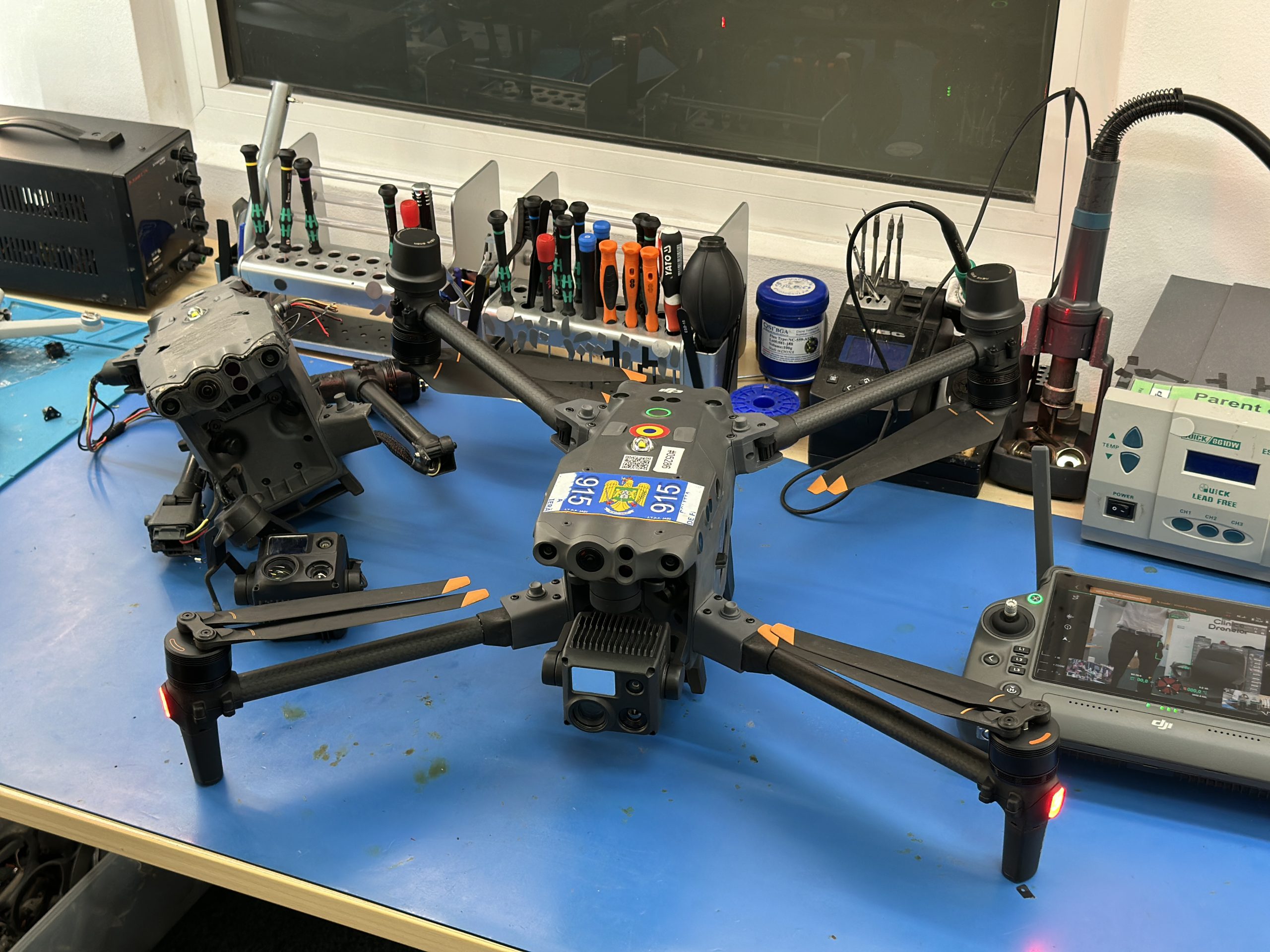 Drone DJI Matrice Enterprise in atelier pentru service si reparatii